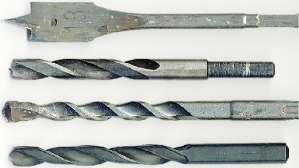  From top to bottom: Spade, lip and spur (brad point), masonry bit and twist drill bits. 